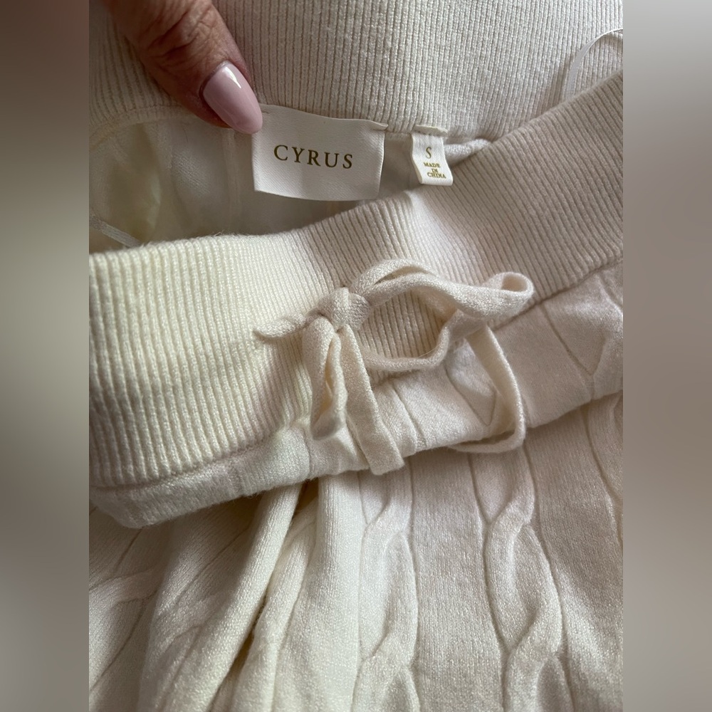 Cyrus Cream Cable Knit Pants Wide leg in size small - Picture 10 of 14